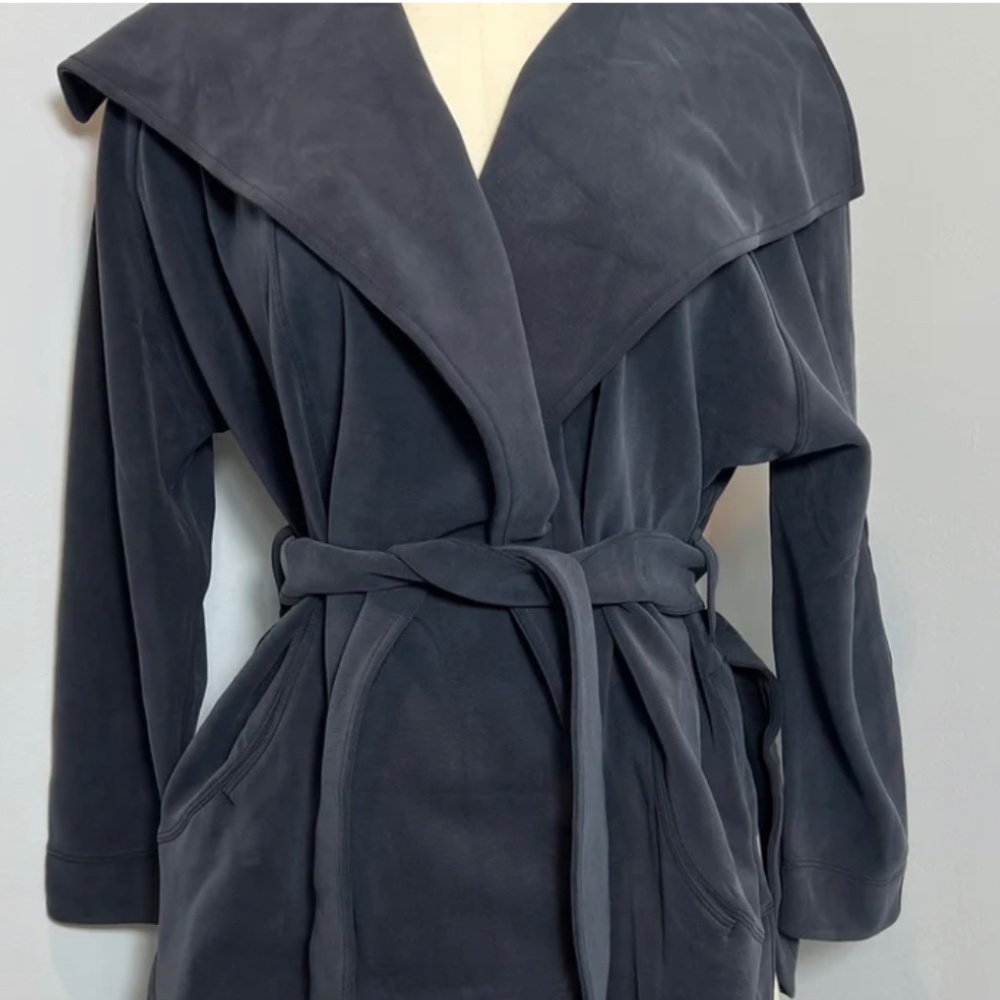 Lululemon Softstream Belted Wrap (NWOT) Size M/L Soft Black Color